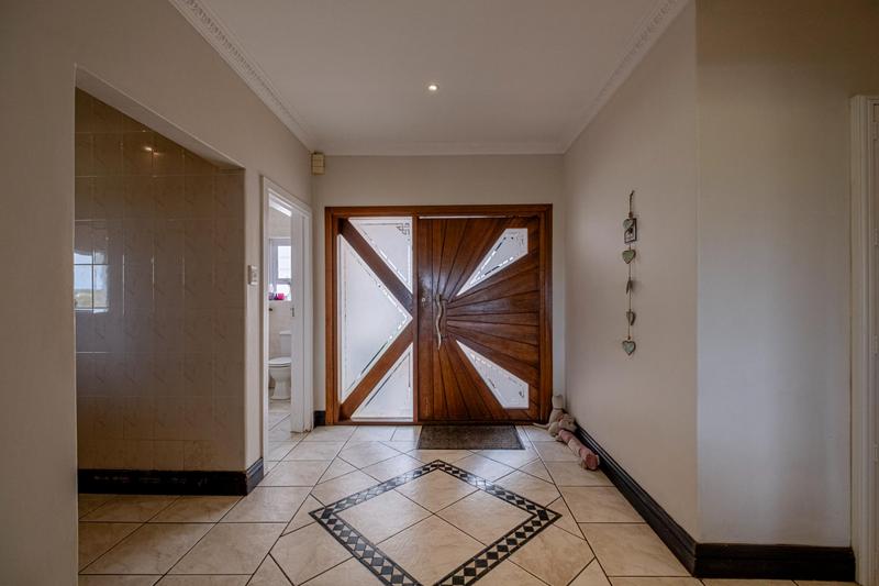 5 Bedroom Property for Sale in Linkside Eastern Cape